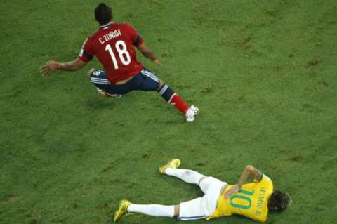 Neymar casi deja el fútbol tras la lesión que le produjo Zúñiga en Brasil 2014
