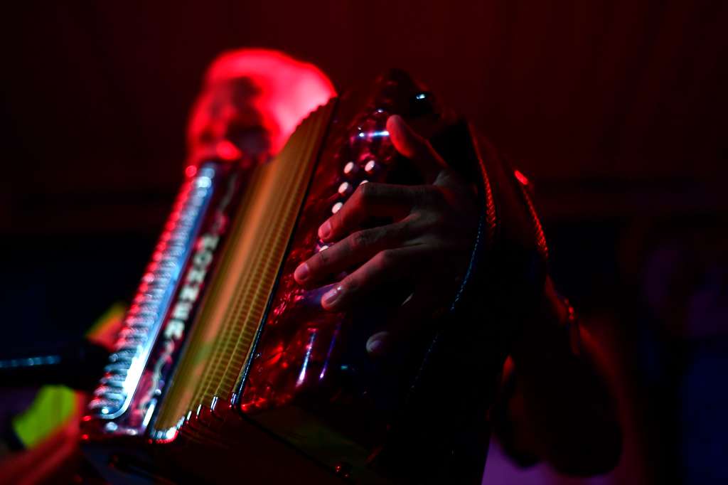 Cantautora de música vallenata, sobrina de Rafael Escalona.