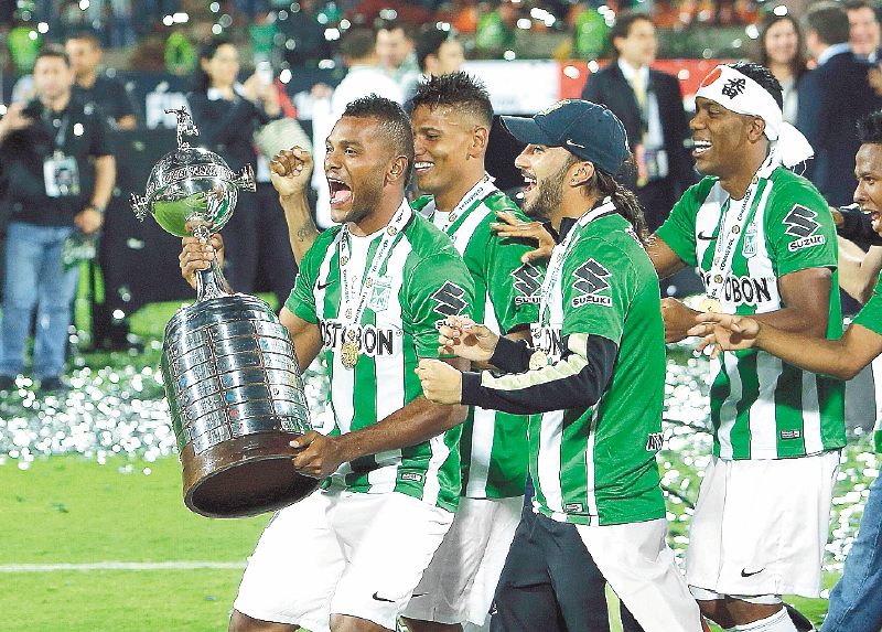 Miguel Ángel Borja celebra su victoria la Copa Libertadores 2016, venciendo a Independiente del Valle hoy en la final.