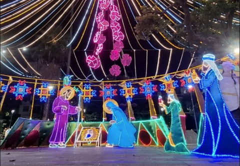 A falta de mes y medio para Navidad, Envigado ya encendió su iluminación navideña