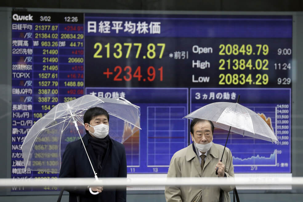 La bolsa de Tokio cerró de su lado en baja de 2,46% a 17.002,04 puntos, a pesar de medidas de urgencia anunciadas por el Banco de Japón (BoJ). / Bloomberg.