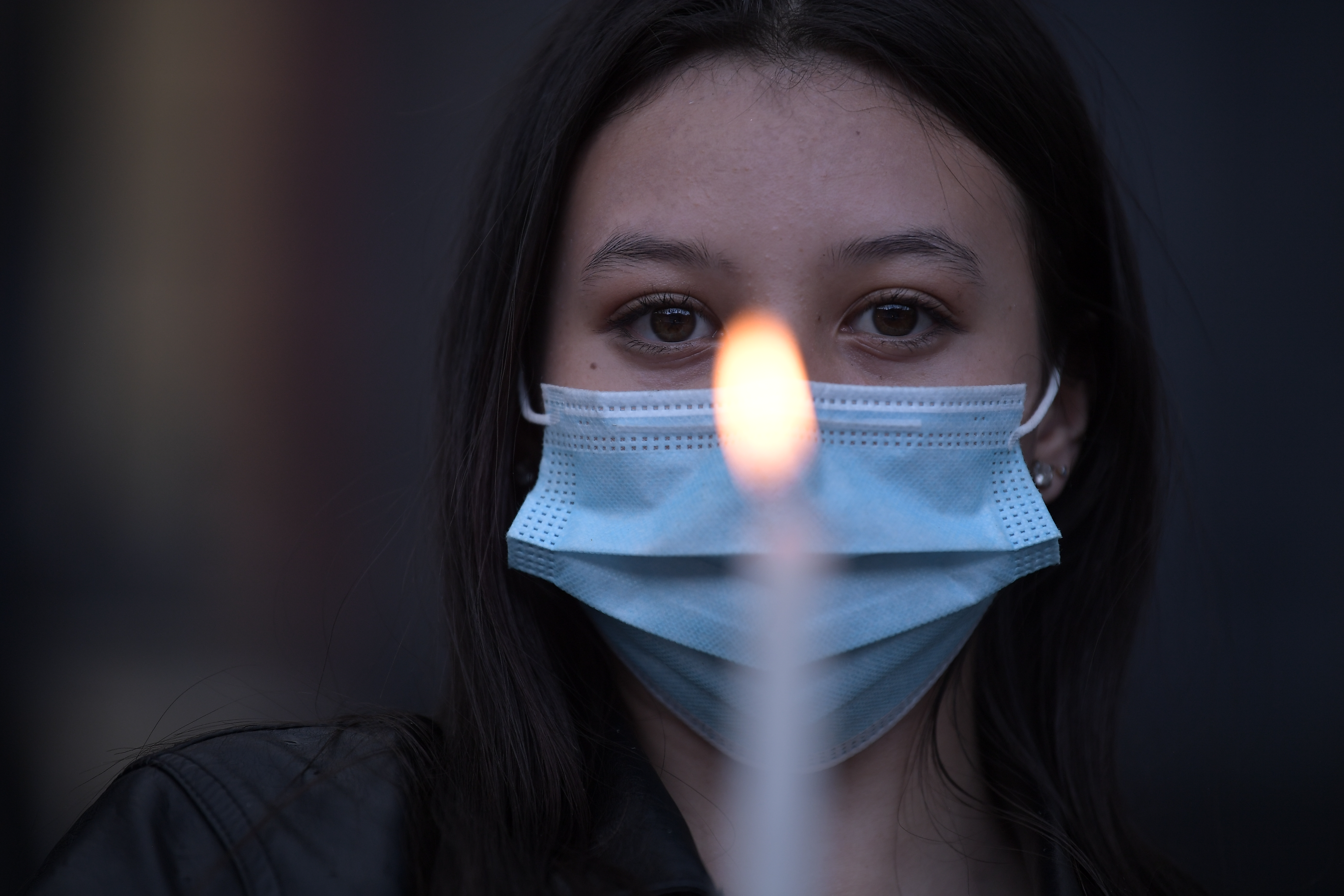 Velación simbólica las personas que trabajan en la industria del espectáculo y entretenimiento protestaron ante las faltas de garantías y apoyo para poder ejercer su trabajo tras un año de pandemia por el Covid-19.