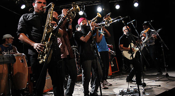 Ozomantli ultima los detalles del lanzamiento de su más reciente canción, "Otro Lado", sobre la situación de la separación de familias inmigrantes y sus niños en centros de detención en EE.UU. / Cortesía