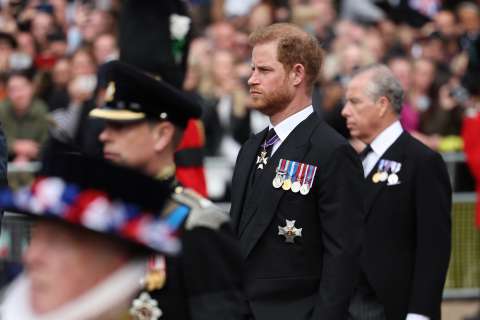 Funeral reina Isabel II: los príncipes Harry y Andrés no pueden usar sus uniformes