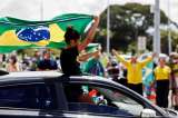 Una caravana en Brasilia sale a apoyar a Bolsonaro en plena crisis política