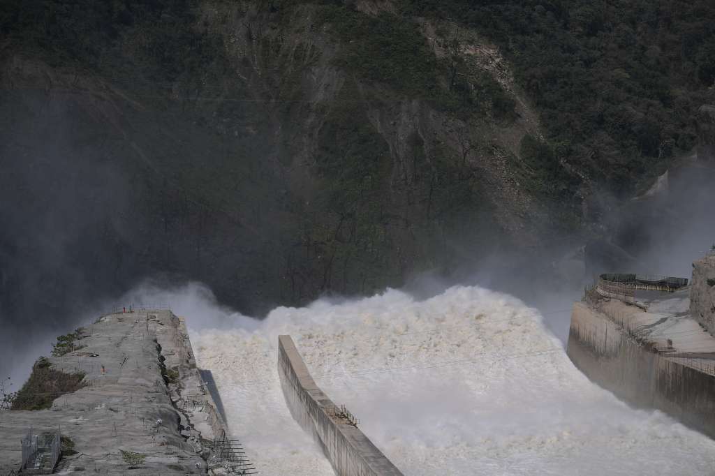 Obras de reconstrucción en el cuarto de máquinas de este proyecto hidroeléctrico, 3 años después de la emergencia en la que se tuvo que inundar esta sección; proyecto ubicado sobre el río Cauca entre el municipio de Ituango y el corregimiento de Puerto Valdivia, en el departamento de Antioquia.