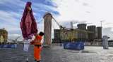 Artista responde con una escultura de una vagina a la polémica estatua fálica de Nápoles