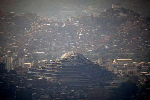 ¿Qué es el Helicoide, la prisión venezolana denunciada por torturas?