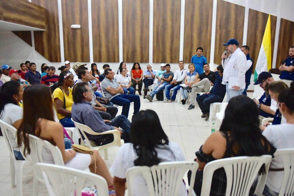Carlos Negret, con líderes y representantes de Mercaderes, sur del Cauca. / Defensoría del Pueblo