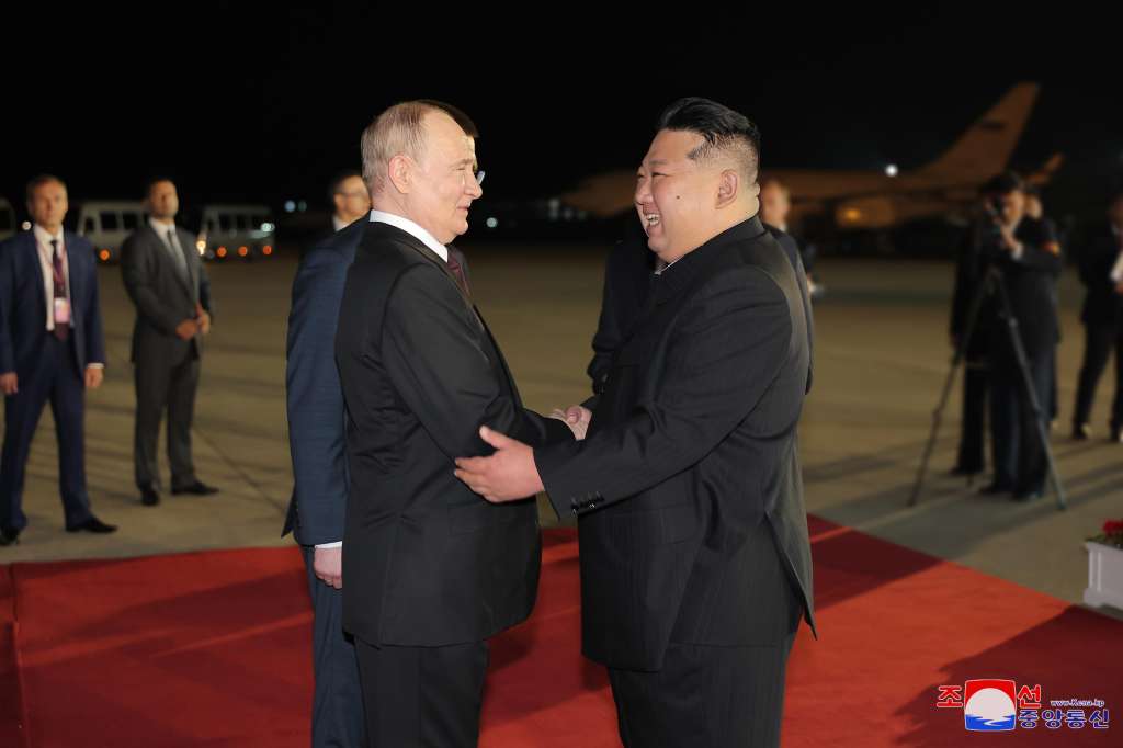 Pyongyang (Korea, Democratic People''s Republic Of), 19/06/2024.- A photo released by the official North Korean Central News Agency (KCNA) shows Russian President Vladimir Putin (L) received by North Korean leader Kim Jong Un upon arrival at the airport of Pyongyang, North Korea, 18 June 2024 (issued 19 June 2024). The Russian president is on a state visit to North Korea from 18-19 June at the invitation of the North Korean leader. He last visited North Korea in 2000, shortly after his first inauguration as president. (Rusia) EFE/EPA/KCNA EDITORIAL USE ONLY EDITORIAL USE ONLY