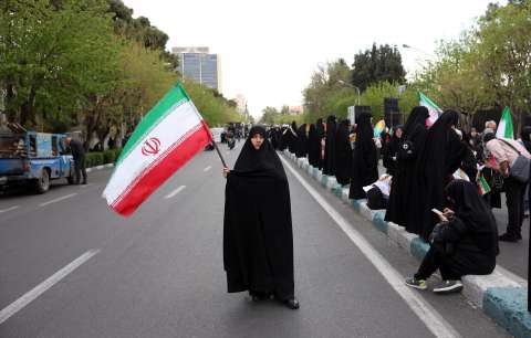 Iraníes forman cadenas humanas en torno a centrales eléctricas: esto es lo que se sabe