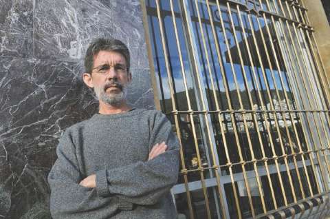 Tomás González: “Lo que añoramos de la infancia es aquella intensidad de los sentidos”