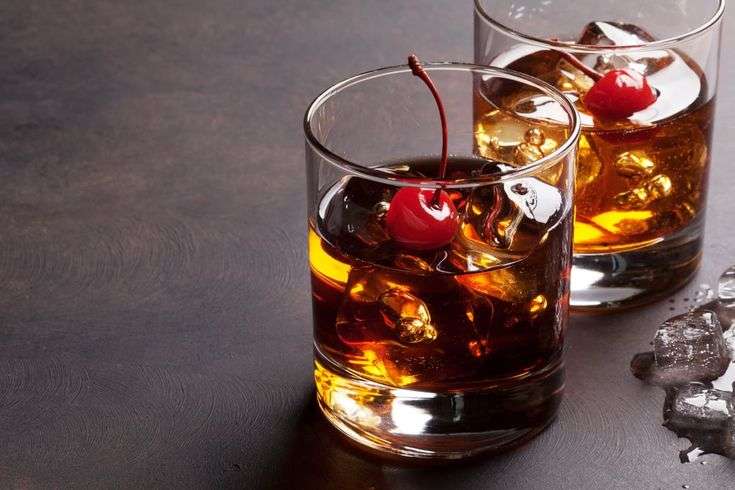 Originario de Nueva York en el siglo XIX, este coctel es una mezcla armoniosa de whisky y varias especias e ingredientes que hacen que su sabor sea exquisito.