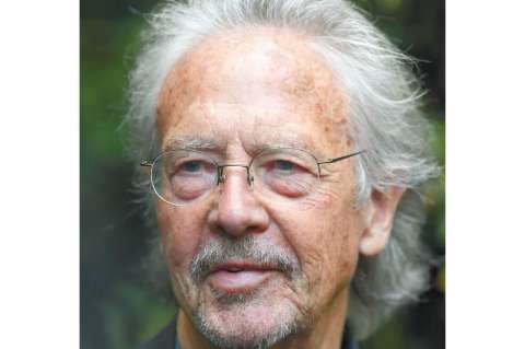 Peter Handke recogerá el Premio Nobel entre protestas