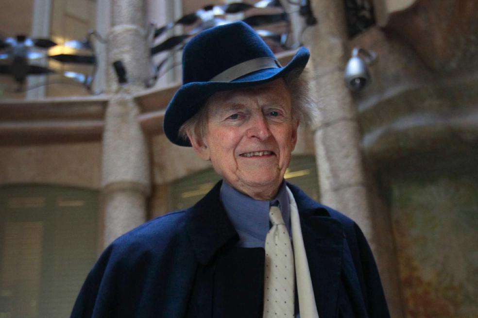 GRA159. BARCELONA (ESPAÑA), 15/05/2018.- Foto de archivo del escritor estadounidense Tom Wolfe durante la presentación de su libro "Bloody Miami" en Barcelona, el 10 de diciembre de 2013. Wolfe, considerado el padre del Nuevo Periodismo, falleció ayer en Nueva York a los 87 años, informó hoy, 15 de mayo de 2018, a medios locales su agente, Lynn Nesbit. EFE/ Marta Perez