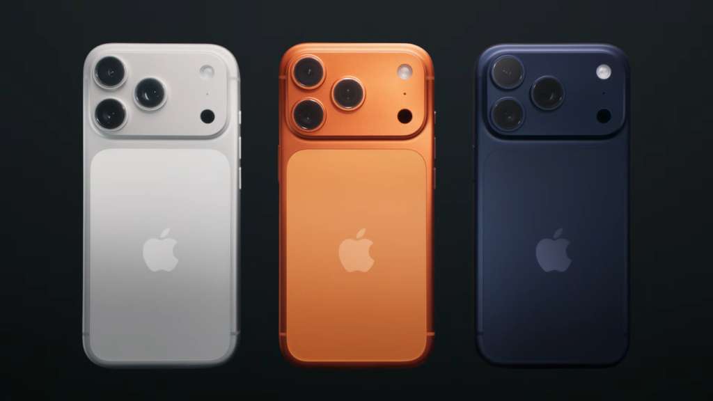 El nuevo iPhone 17 Pro y Pro Max brindan tres opciones de colores: plata, naranja y azul.