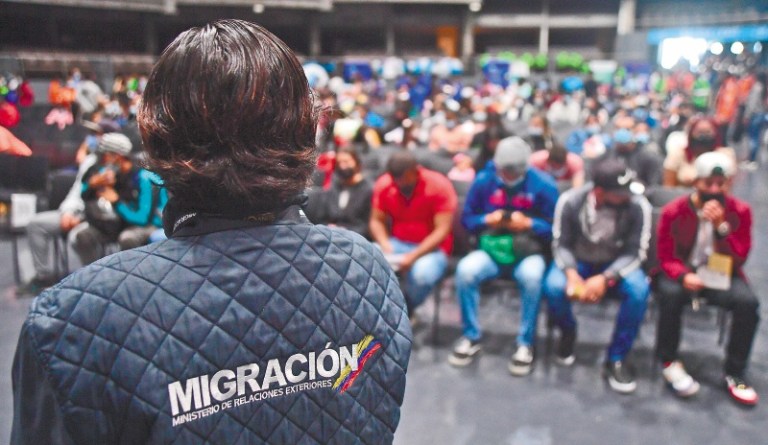Claudia López deja en firme la garantía de los derechos de la población migrante
