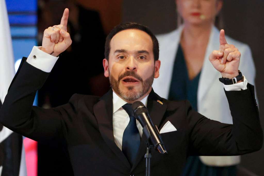 AME4312. BOGOTÁ (COLOMBIA), 25/06/2026.- Abelardo de la Espriella habla tras recibir su credencial como presidente electo de Colombia este jueves, en Bogotá (Colombia). EFE/ Mauricio Dueñas Castañeda