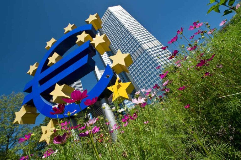 La inflación de la eurozona siguió cayendo en febrero, pero menos de lo esperado