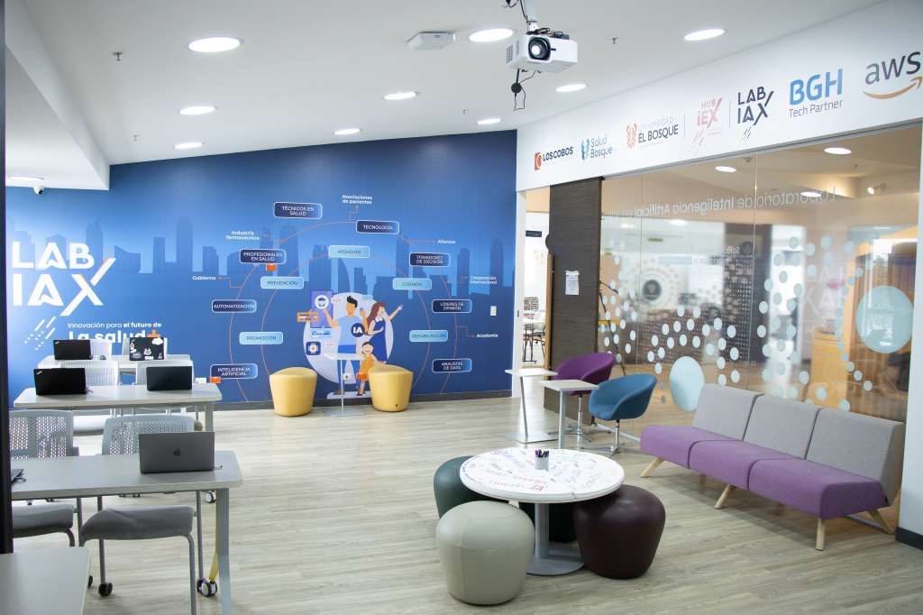 El laboratorio se ubica en el HUB iEX en Salud de la Universidad El Bosque, en Bogotá.