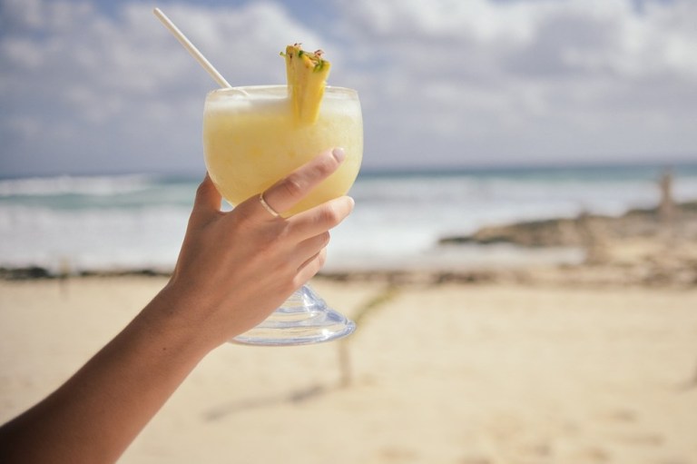 Receta de piña colada con naranja ¡Deliciosa para compartir con amigos!