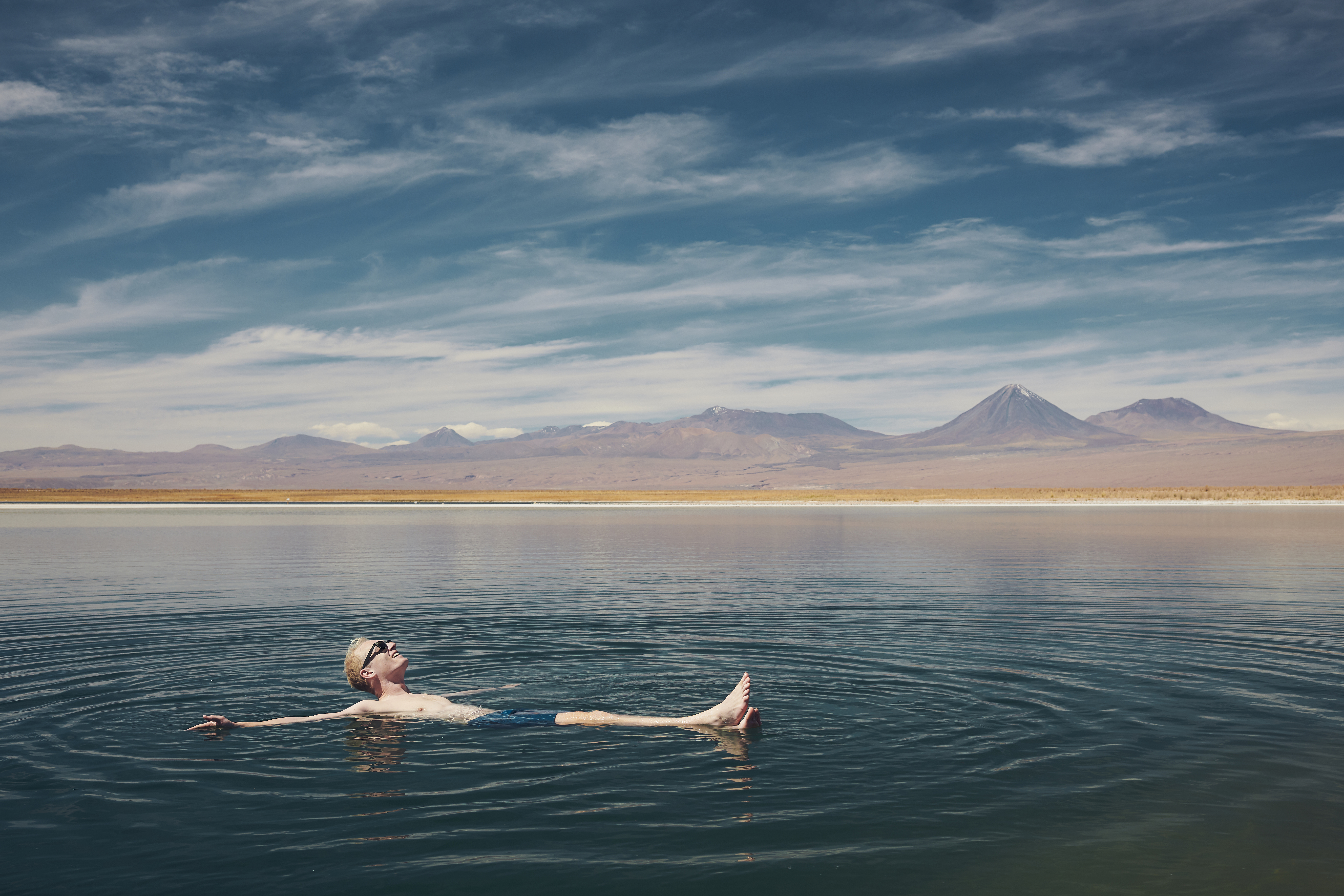 A 20 kilómetros de San Pedro de Atacama dentro del Salar de Atacama, es otro imperdible de este viaje.