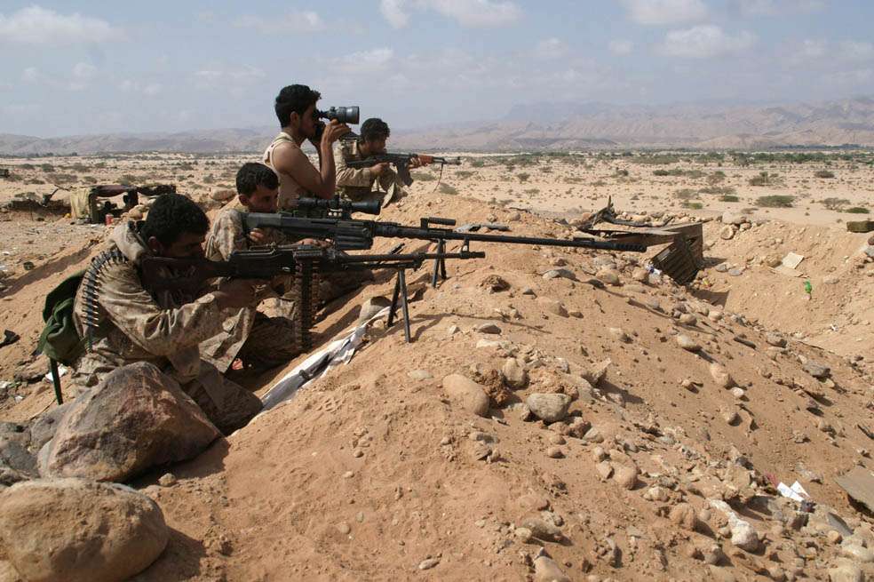 Soldados yemeníes durante una ofensiva contra Al Qaeda en la provincia de Shabwa. / AFP