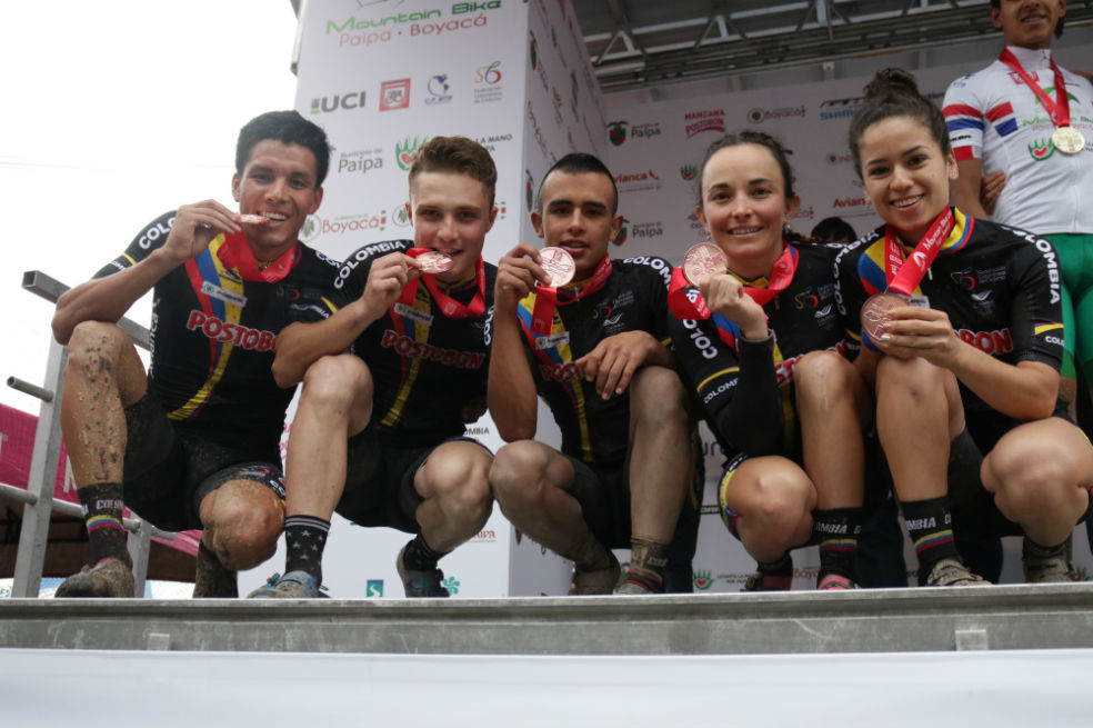 Los pedalistas colombianos celebran el bronce en el Panamericano de Montain bike. / Eder Garcés