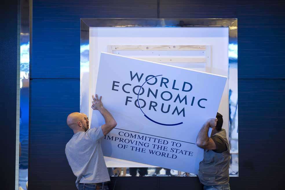 La última vez que se reunieron en enero de 2020, el mundo solo estaba comenzando a entender los riesgos que planteaba el COVID-19. Semanas después, gran parte de la economía mundial experimentó restricciones. / EFE
