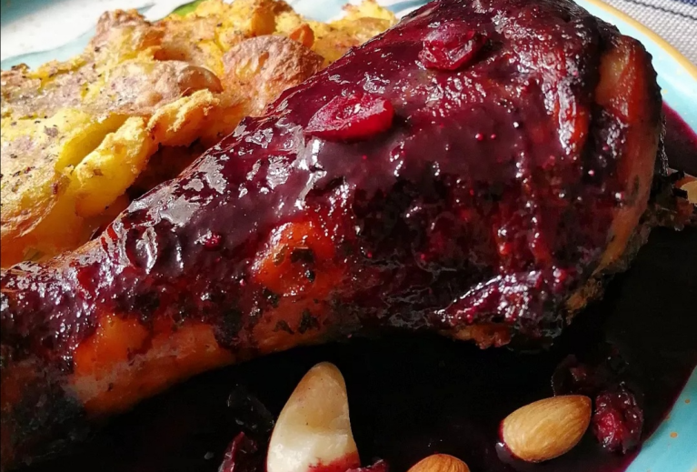Paso a paso para preparar pernil de pavo en salsa de arándanos