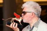 Pedro Almodóvar recibe en Venecia el León a la Carrera como un "acto de justicia poética"