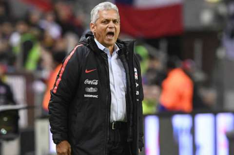Selección de Chile busca forma de salir de Sapporo tras terremoto
