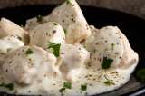 Cómo hacer pollo a la crema con queso y hojas de perejil