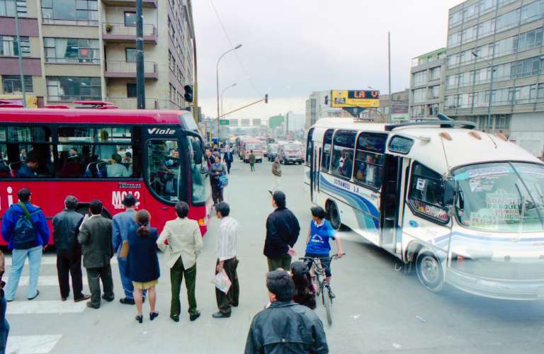 El 27 de diciembre de 2003 se dio al servicio la troncal de la Calle 13 y la de la Avenida de Las Américas, con el corredor vial hacia la localidad de Kennedy y quedó integrado al ramal del Eje Ambiental.