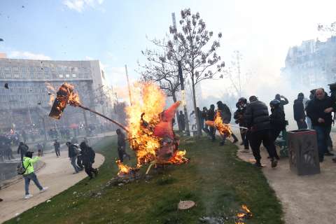 Reforma pensional en Francia: Gobierno niega ceder mientras las marchas continúan