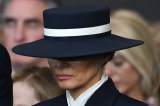 ¿Quién diseñó el sombrero que usó Melania Trump en la posesión?