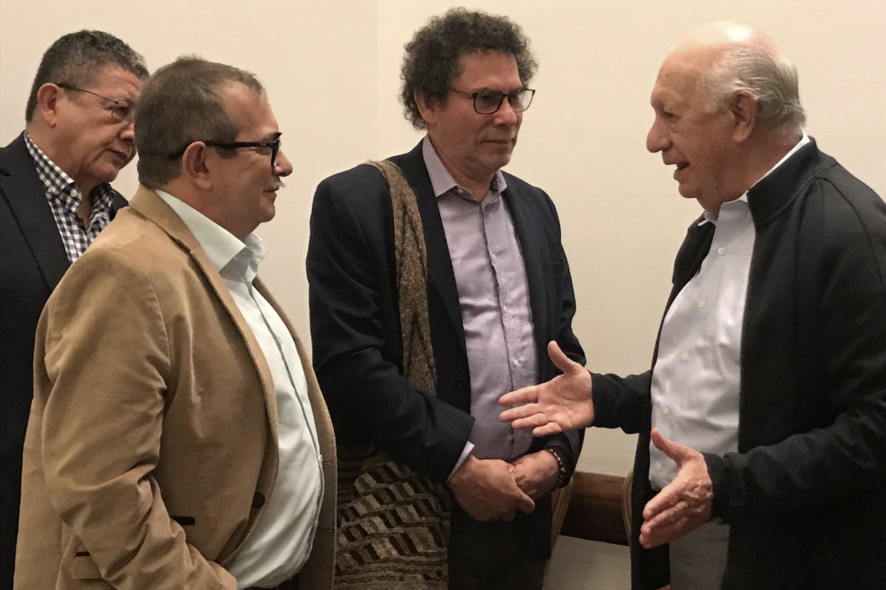 Rodrigo Londoño junto al expresidente de Chile Ricardo Lago. / Cortesía FARC