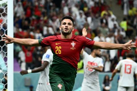 Portugal encuentra un nuevo goleador con Gonzalo Ramos y pasa a cuartos de final