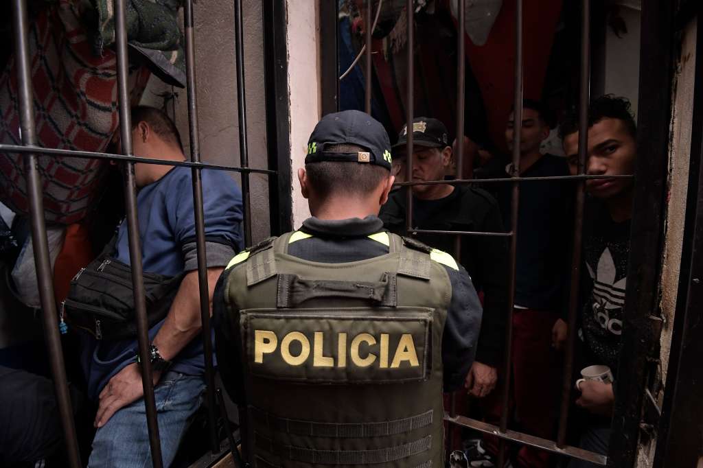La Corte Constitucional realizó una inspección judicial a estaciones de policía del sur de Bogotá para poner en evidencia la crítica situación de la población privada de la libertad. Esta es la primera de varias visitas que se realizarán en el territorio nacional.