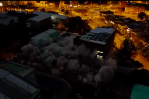 En video: la implosión de edificio en una universidad en Medellín