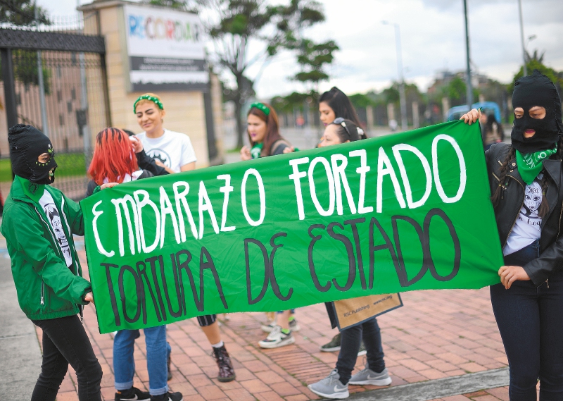 Para colectivos y grupos feministas, el intento del Centro Democrático refleja que para ese partido las mujeres no son ciudadanas plenas. / Cristian Garavito