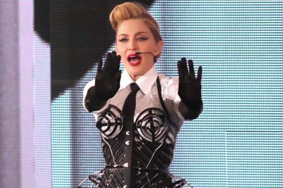 Madonna en un concierto de "MDNA Tour".
