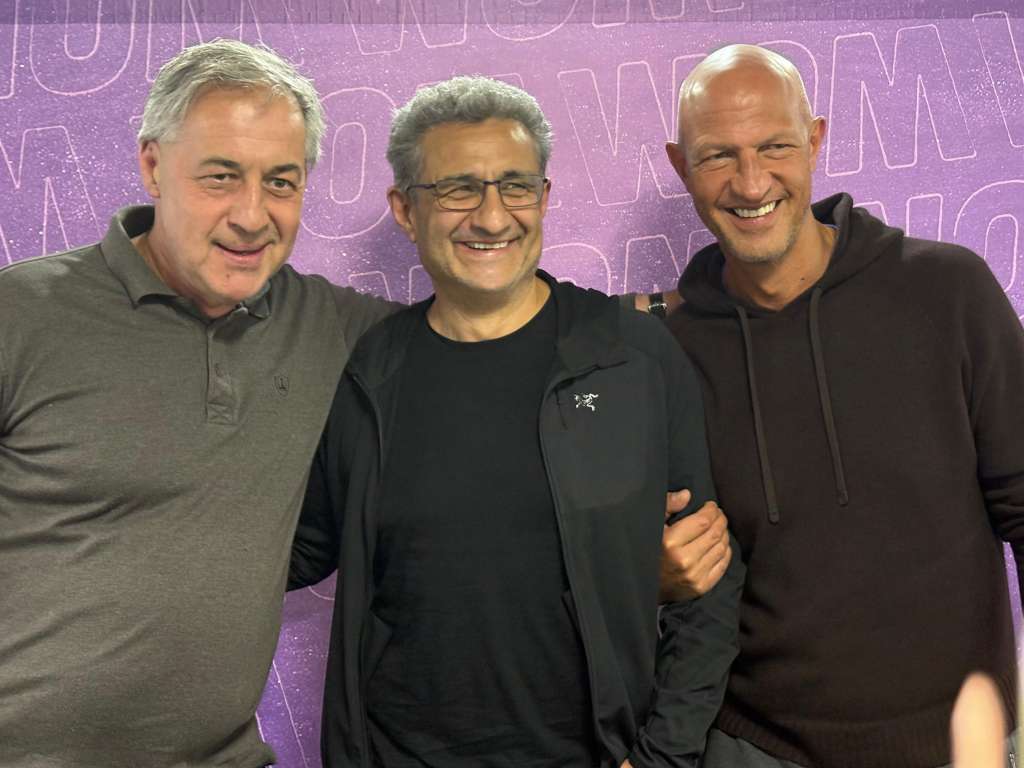 Vitaliy Podolskiy, Stan Chudnovsky y Alexey Reznikovich, socios inversionistas de SUR Holdings, firma propietaria de WOM.