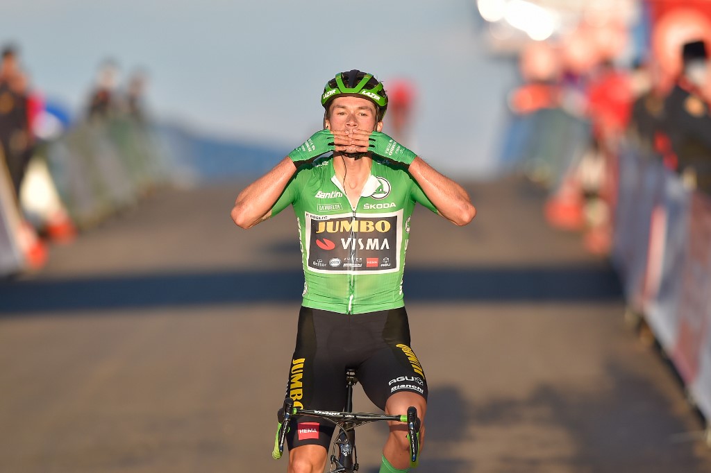 Roglic quedó a tres segundos de Carapaz en la clasificación general.