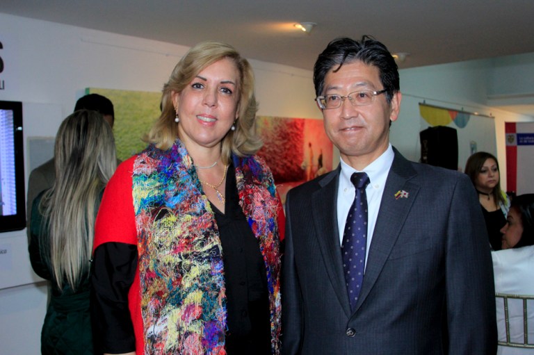 La gobernadora del Valle del Cauca,Clara luz Roldán, invito ala inauguración de la exposición colectiva de cuatro artistas vallecaucanos y al concierto de la orquesta nacional de guitarras de la union (costa rica) y la Orquesta Nacional de guitarras de Colombina,participantes en el VII festival internacional de orquestas de guitarras (FIOGUI 2022).