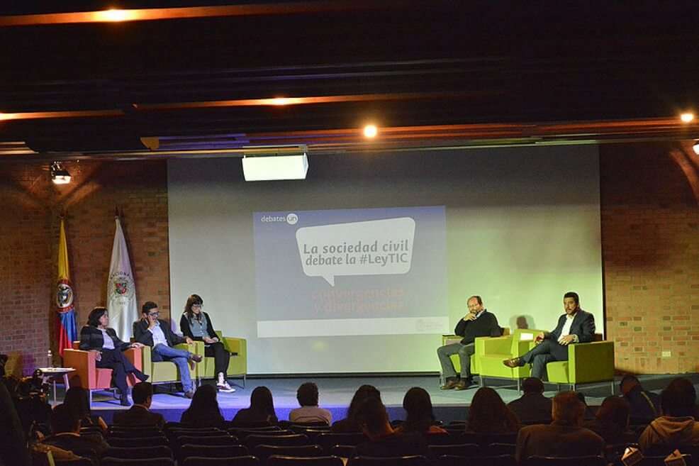 Beatriz Quiñones, investigadora del Instituto de Estudios en Comunicación; Pedro Vaca, director de la Flip; Amalia Toledo, coordinadora de proyectos de la Fundación Karisma; Gustavo Gómez, director de Observacom e Iván Mantilla, viceministro TIC. / Luis Palacios - Unimedios