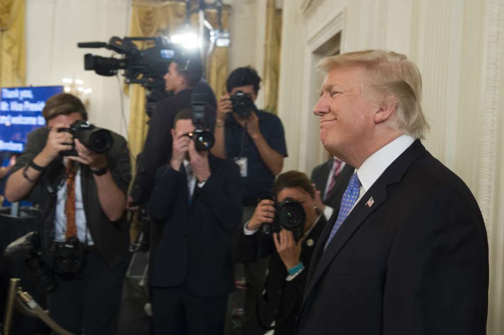 Con un poco más de 5.000 respuestas, el 56.36% votó por una declaración del presidente Donald Trump. / AFP