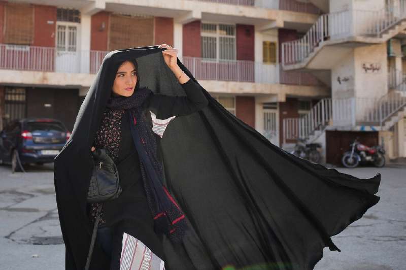 Amir Jadidi (Rahim), Sahar Goldust (Farkhondeh) y Mohsen Tanabandeh (Braham) protagonizan la cinta "Un héroe". / Cortesía: Cineco