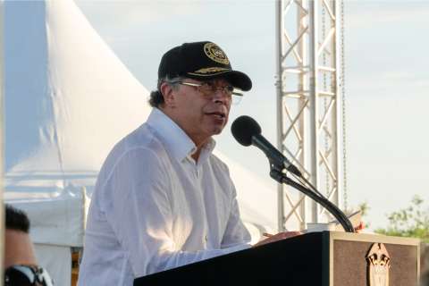 “No es contra Trump, sino a favor de los traquetos”: Petro sobre paro armado del ELN