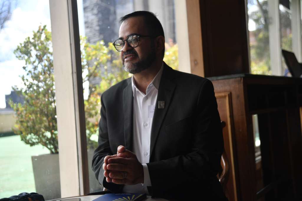 Director de la corporación Caribe Afirmativo y con amplia trayectoria en el movimiento LGBT, uno de las integrantes del Comité de Seguimiento y Monitoreo de la Comisión de la Verdad.
